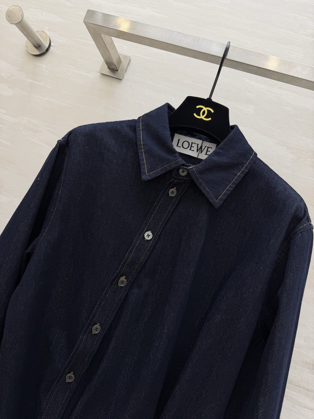 #LOEW♡²⁶｜全新解构单宁牛仔衬衣外套 什么是松弛感？解构垂坠衬衫手拿把掐🤠干净利落又不失趣味性全新