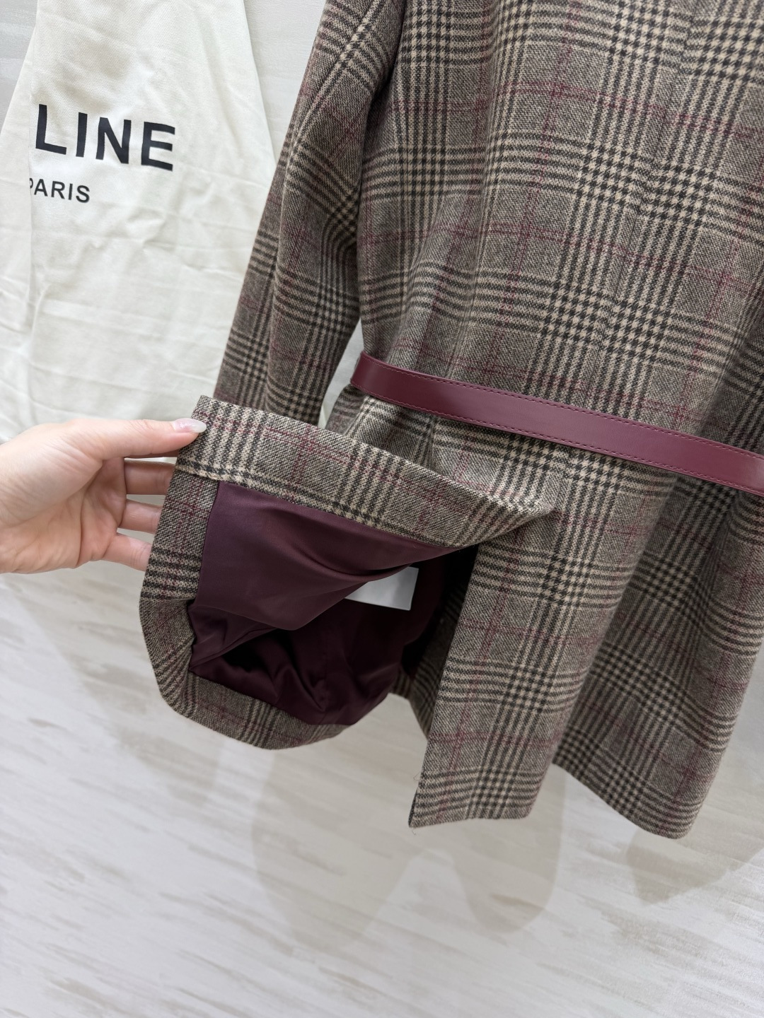 #Celin♡²⁶早春新款 羊毛格纹西装外套 配送定制logo腰带收腰显瘦 羊毛混纺面料 高品质 现货首