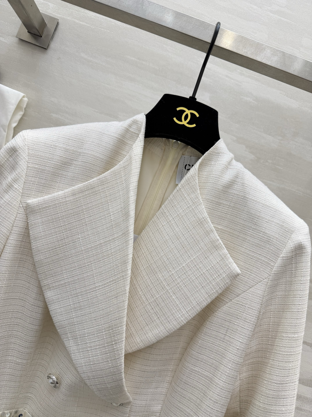 #Chane♡²⁶高奢名媛风西装纱裙 把温柔与高级穿在身上✨ 这件西装纱裙太戳我了！层层叠叠的亮片网纱裙