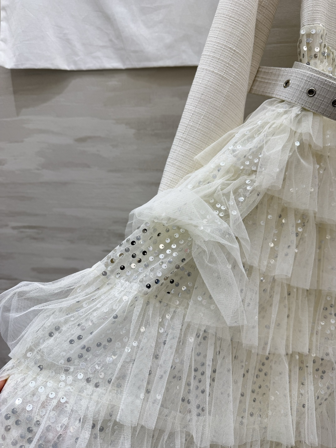 #Chane♡²⁶高奢名媛风西装纱裙 把温柔与高级穿在身上✨ 这件西装纱裙太戳我了！层层叠叠的亮片网纱裙