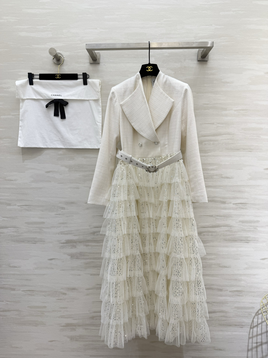 #Chane♡²⁶高奢名媛风西装纱裙 把温柔与高级穿在身上✨ 这件西装纱裙太戳我了！层层叠叠的亮片网纱裙