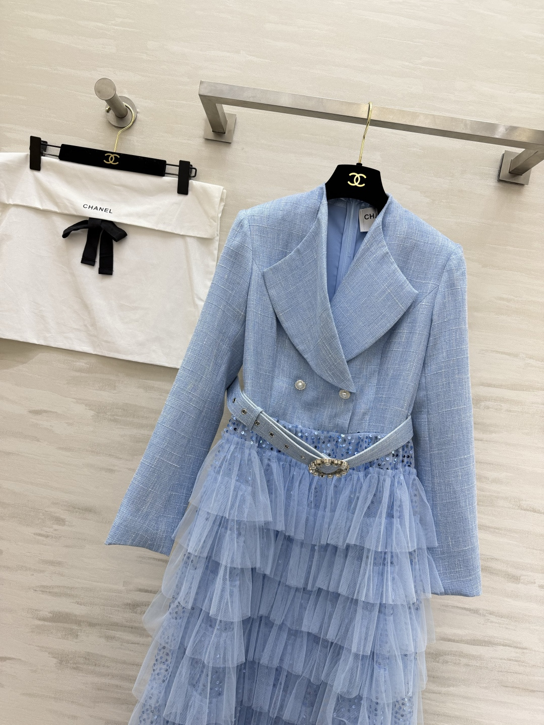 #Chane♡²⁶高奢名媛风西装纱裙 把温柔与高级穿在身上✨ 这件西装纱裙太戳我了！层层叠叠的亮片网纱裙