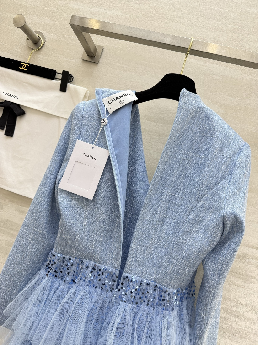 #Chane♡²⁶高奢名媛风西装纱裙 把温柔与高级穿在身上✨ 这件西装纱裙太戳我了！层层叠叠的亮片网纱裙