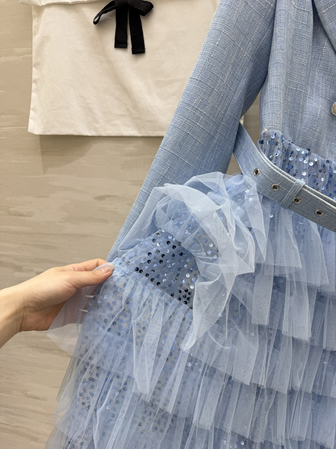 #Chane♡²⁶高奢名媛风西装纱裙 把温柔与高级穿在身上✨ 这件西装纱裙太戳我了！层层叠叠的亮片网纱裙