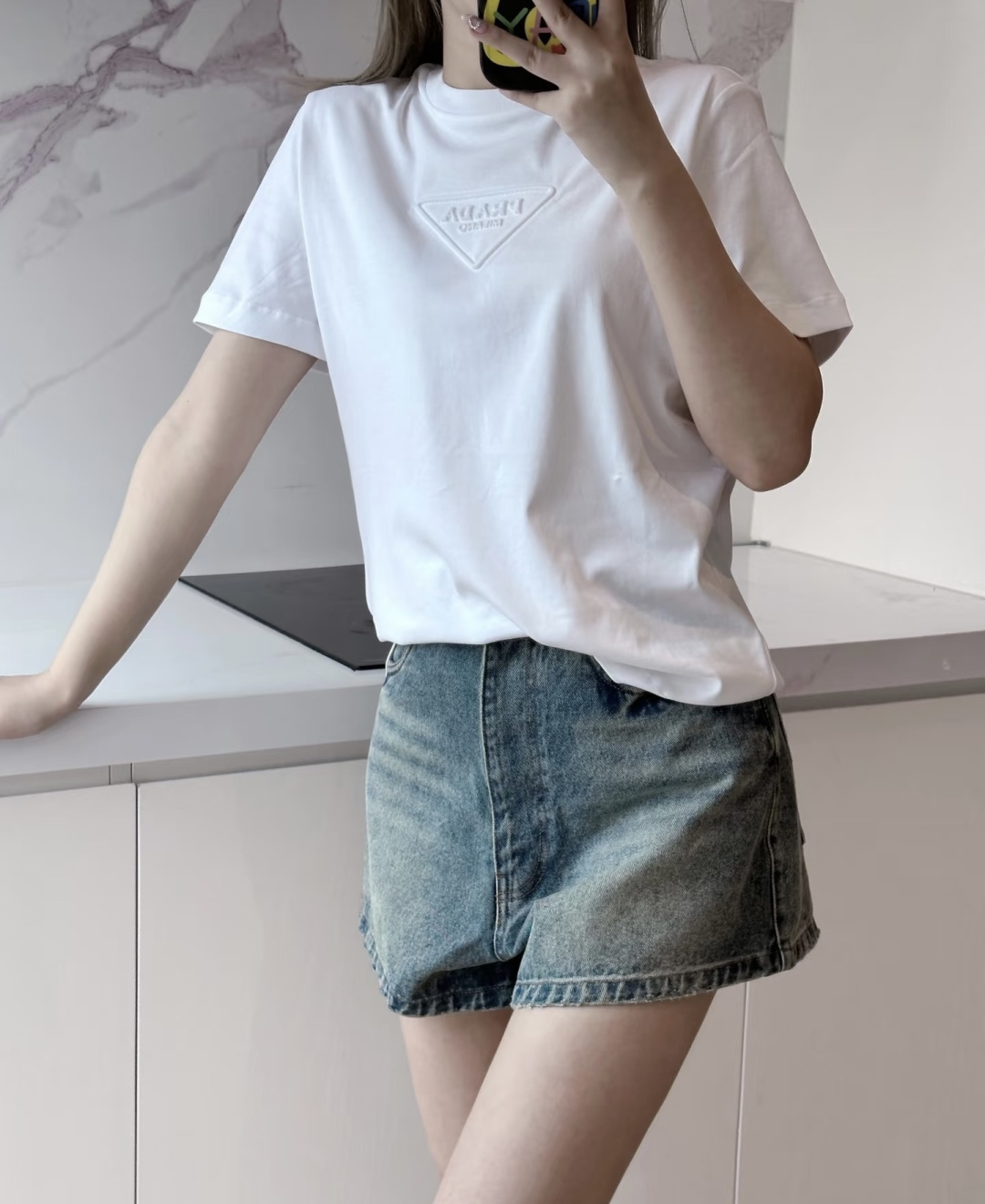 #Prad♡²⁶ss经典三角标T恤 把高级感焊在身上！白/灰/黑三色可选 立体压印logo低调又显贵！纯