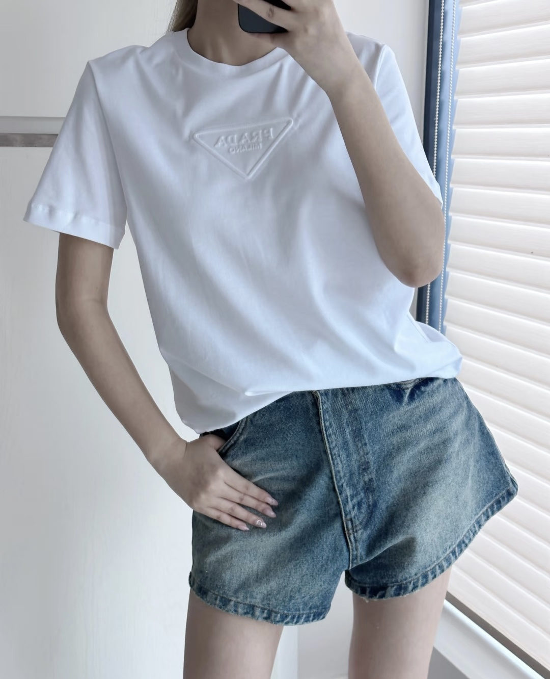 #Prad♡²⁶ss经典三角标T恤 把高级感焊在身上！白/灰/黑三色可选 立体压印logo低调又显贵！纯