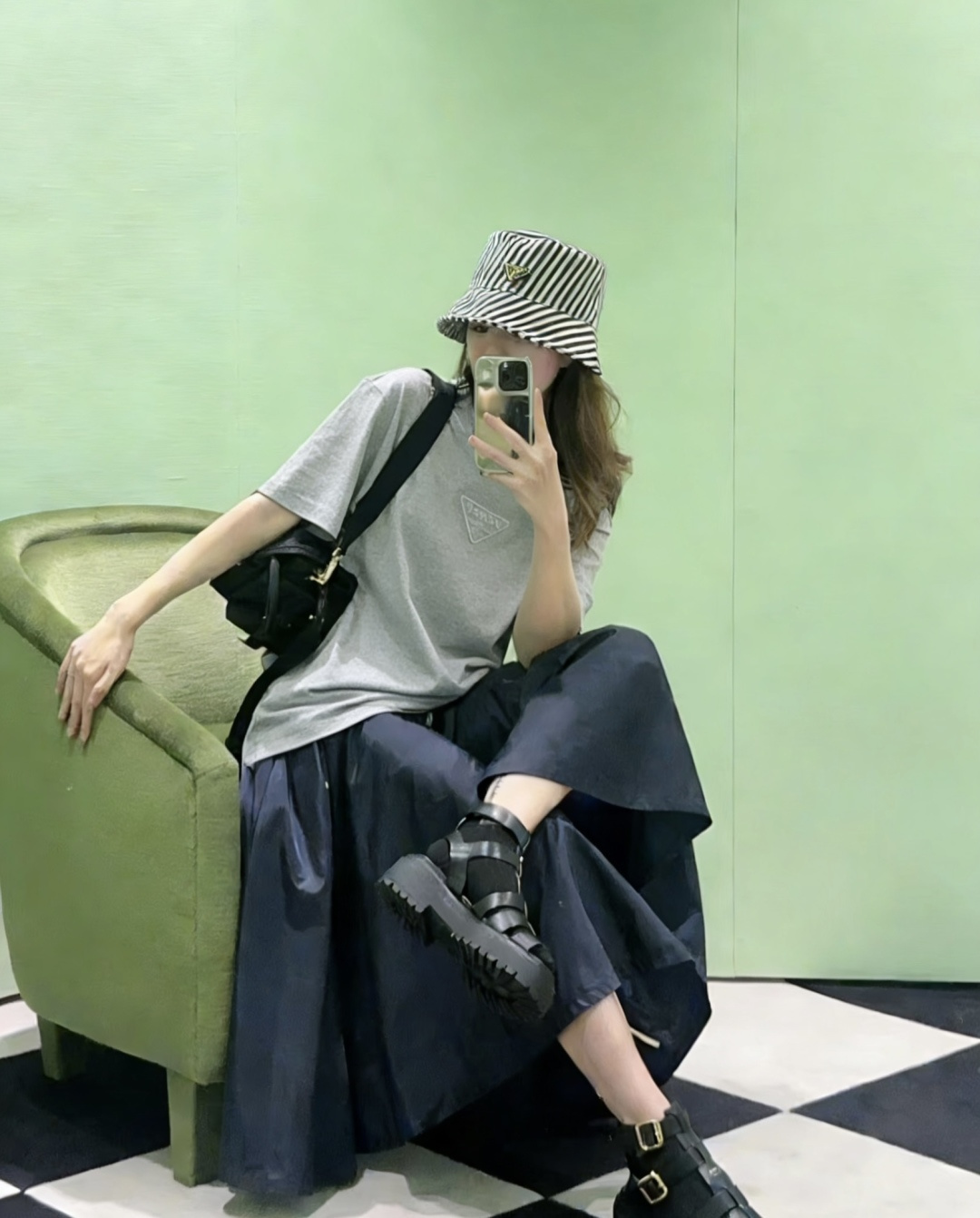 #Prad♡²⁶ss经典三角标T恤 把高级感焊在身上！白/灰/黑三色可选 立体压印logo低调又显贵！纯