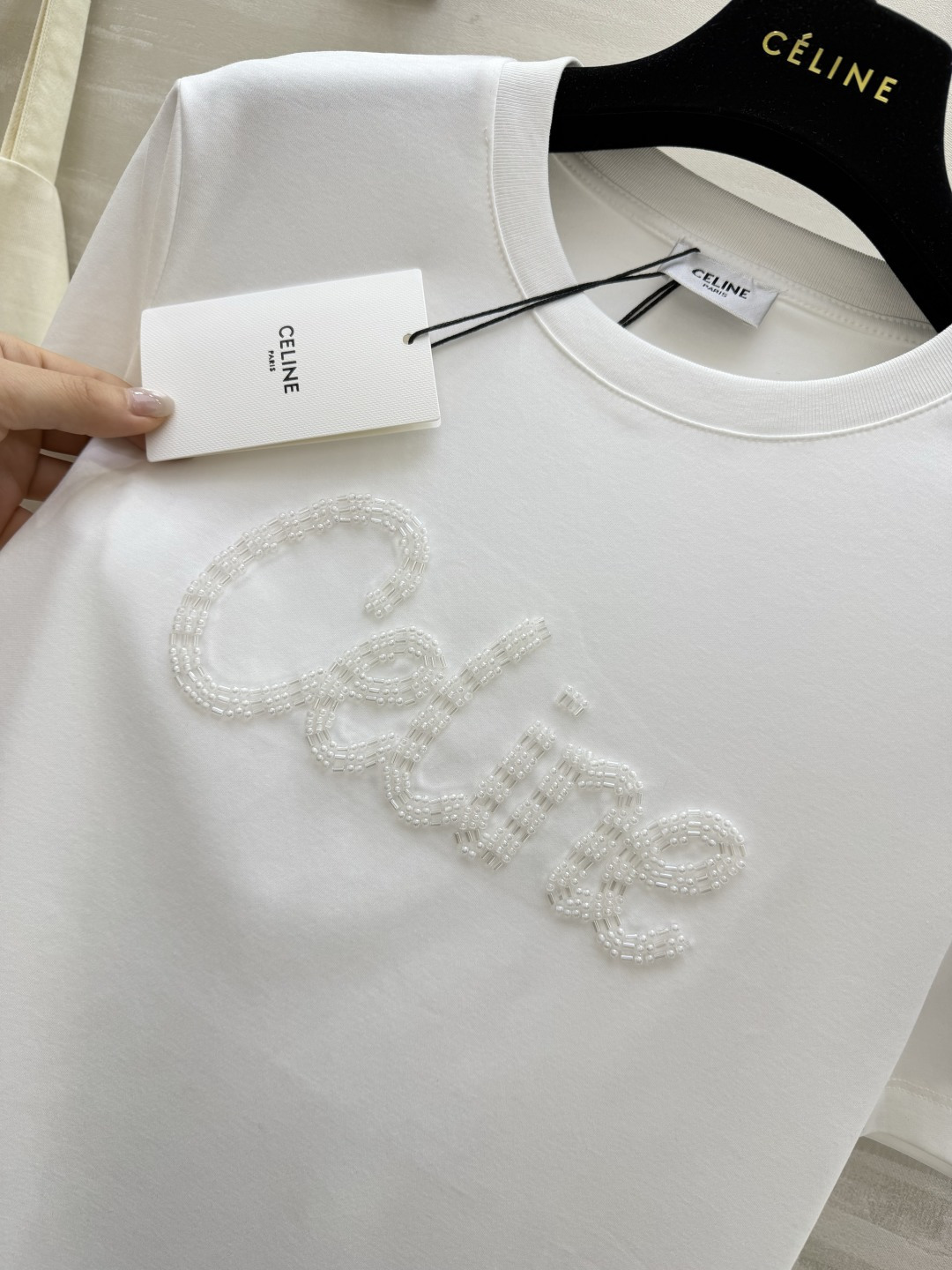 #Celin♡²⁶ss钉珠T恤｜把精致穿在身上 奶白温柔治愈 纯黑酷飒高级 双色可选适配不同风格！立体钉