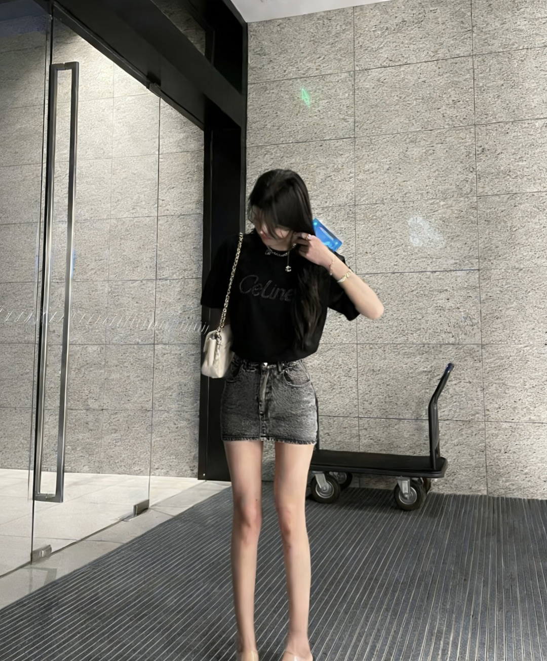 #Celin♡²⁶ss钉珠T恤｜把精致穿在身上 奶白温柔治愈 纯黑酷飒高级 双色可选适配不同风格！立体钉