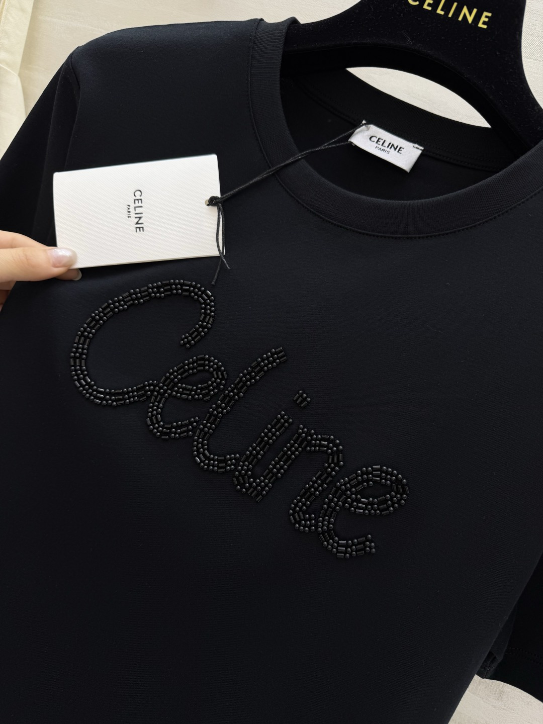 #Celin♡²⁶ss钉珠T恤｜把精致穿在身上 奶白温柔治愈 纯黑酷飒高级 双色可选适配不同风格！立体钉