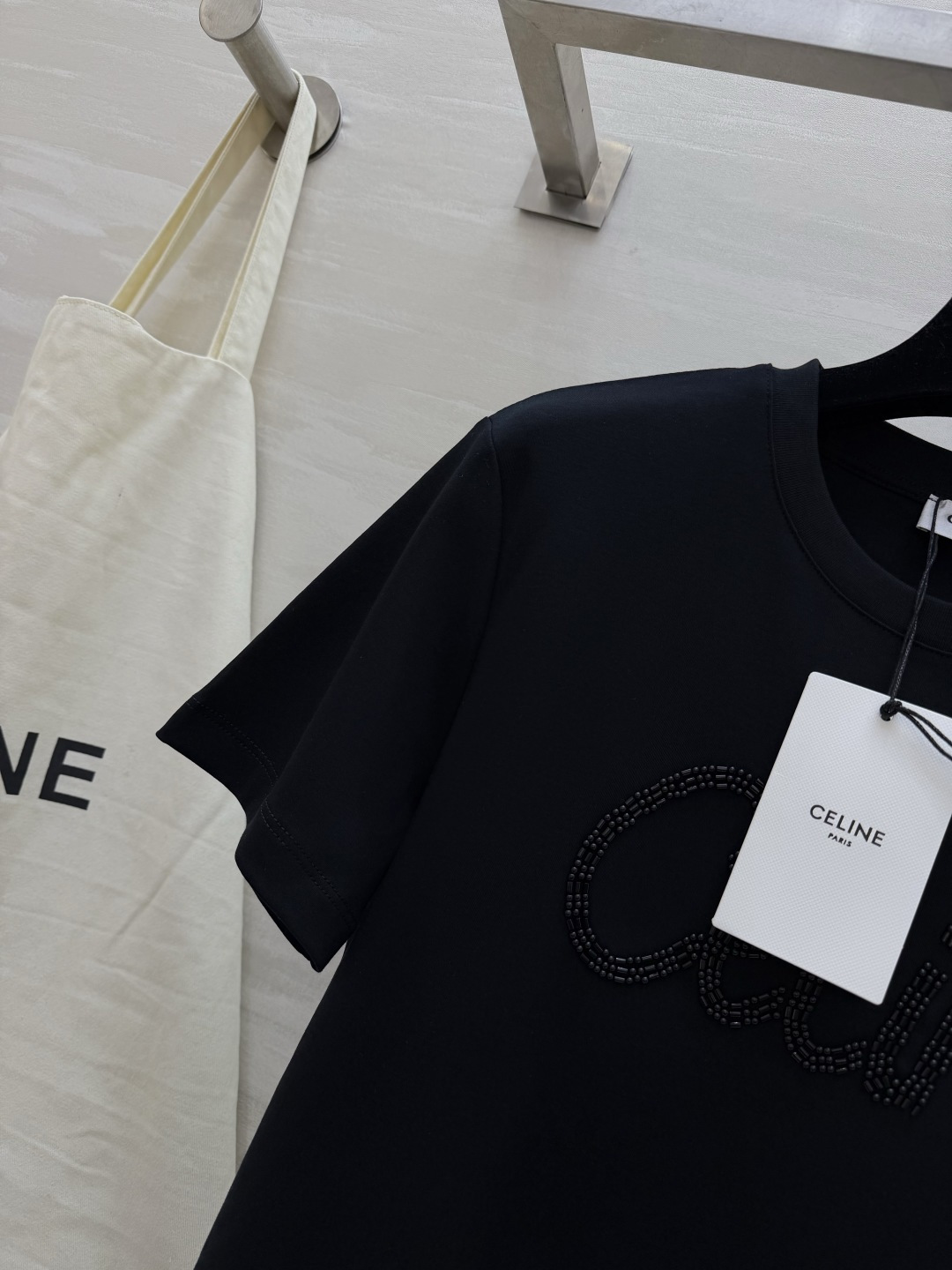 #Celin♡²⁶ss钉珠T恤｜把精致穿在身上 奶白温柔治愈 纯黑酷飒高级 双色可选适配不同风格！立体钉