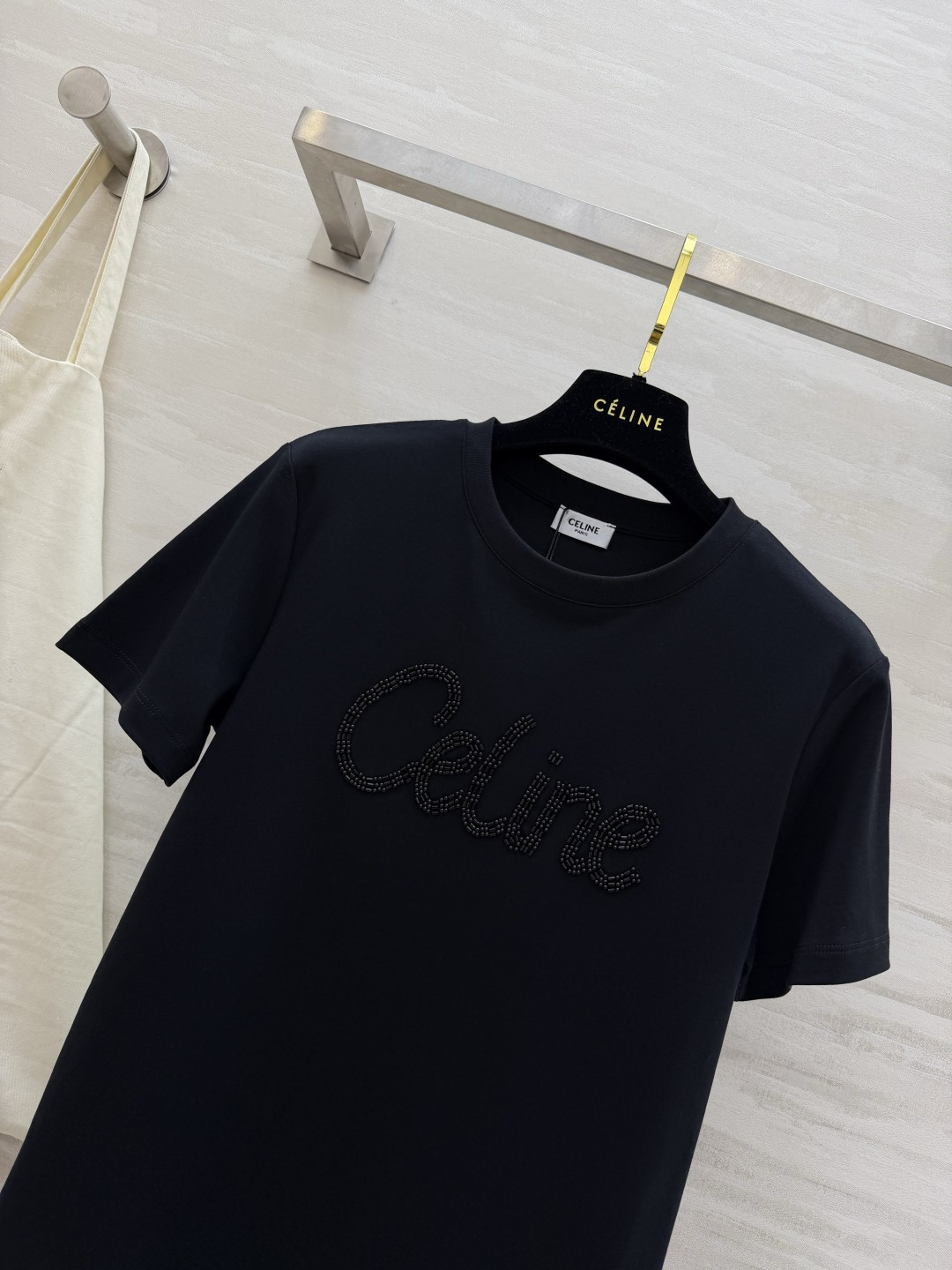 #Celin♡²⁶ss钉珠T恤｜把精致穿在身上 奶白温柔治愈 纯黑酷飒高级 双色可选适配不同风格！立体钉