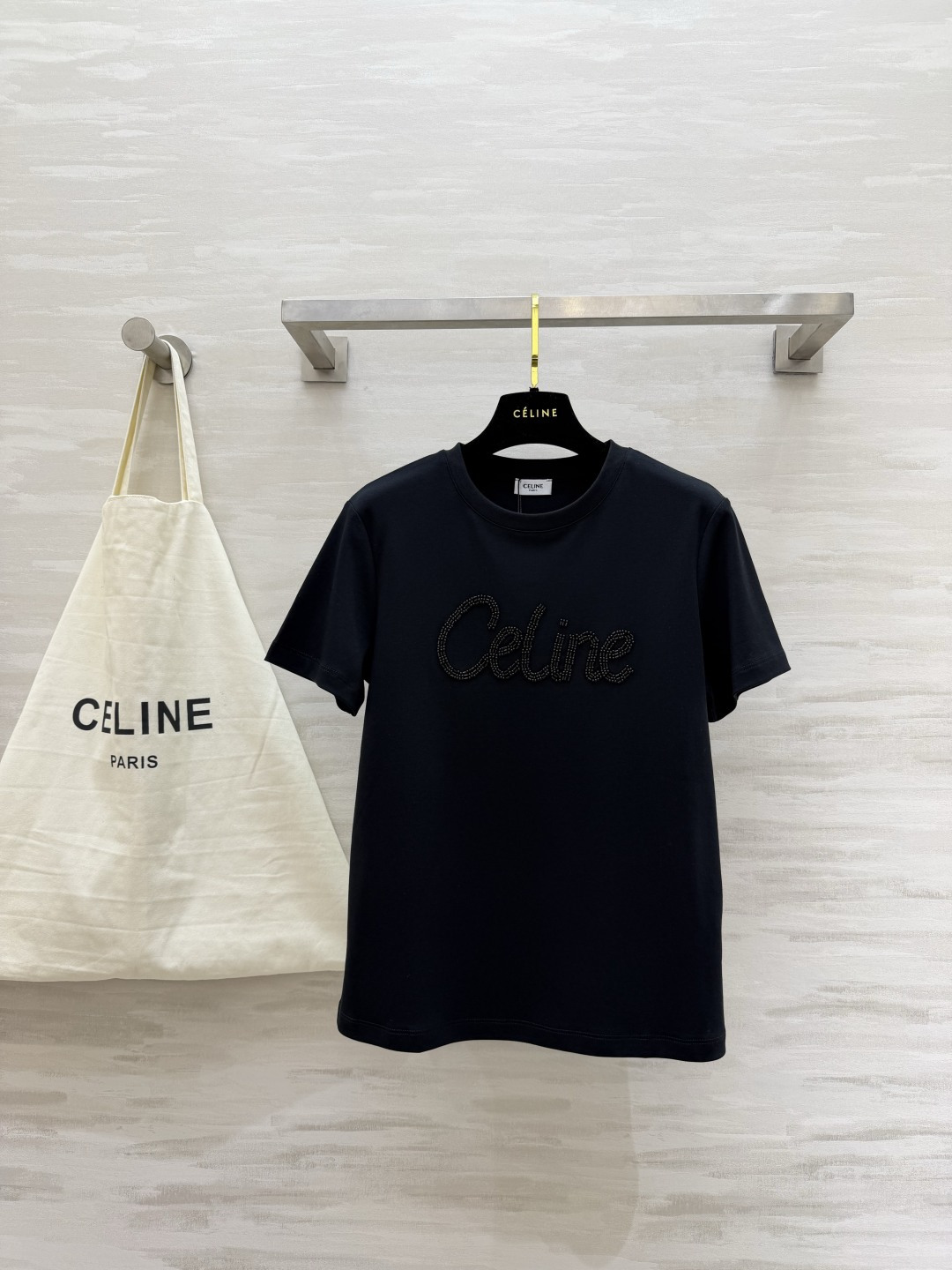 #Celin♡²⁶ss钉珠T恤｜把精致穿在身上 奶白温柔治愈 纯黑酷飒高级 双色可选适配不同风格！立体钉