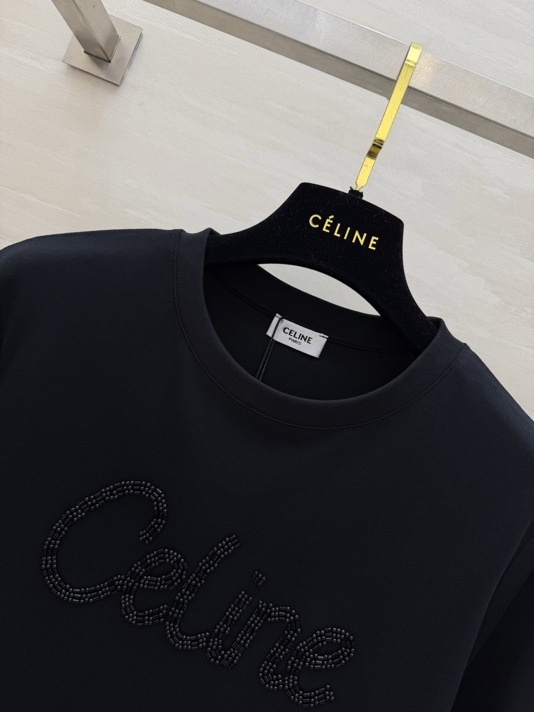 #Celin♡²⁶ss钉珠T恤｜把精致穿在身上 奶白温柔治愈 纯黑酷飒高级 双色可选适配不同风格！立体钉