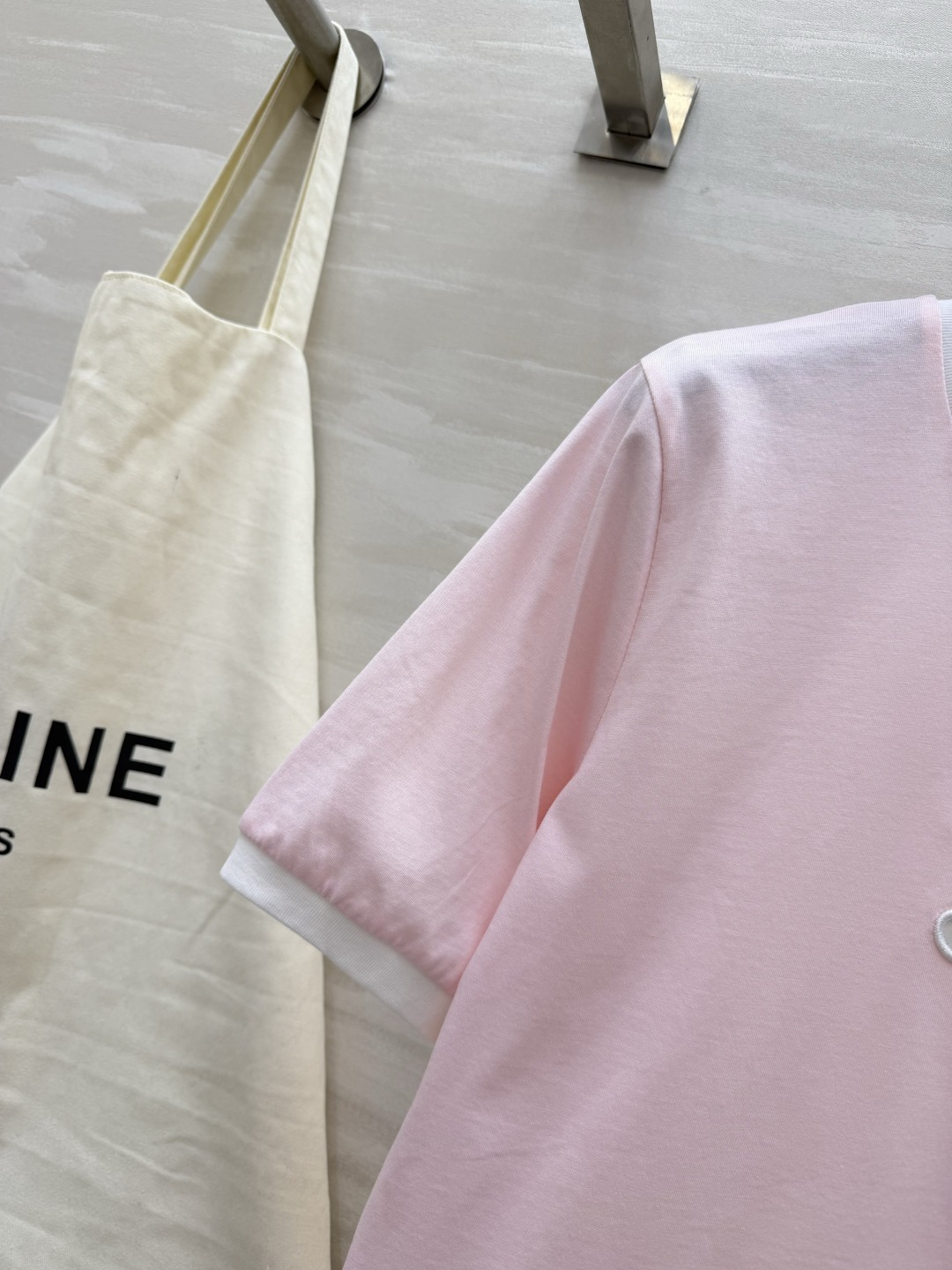 #Celin♡²⁶春夏限定撞色T恤｜把春天穿在身上樱花粉温柔治愈 baby蓝清爽减龄 双色可选适配不同风