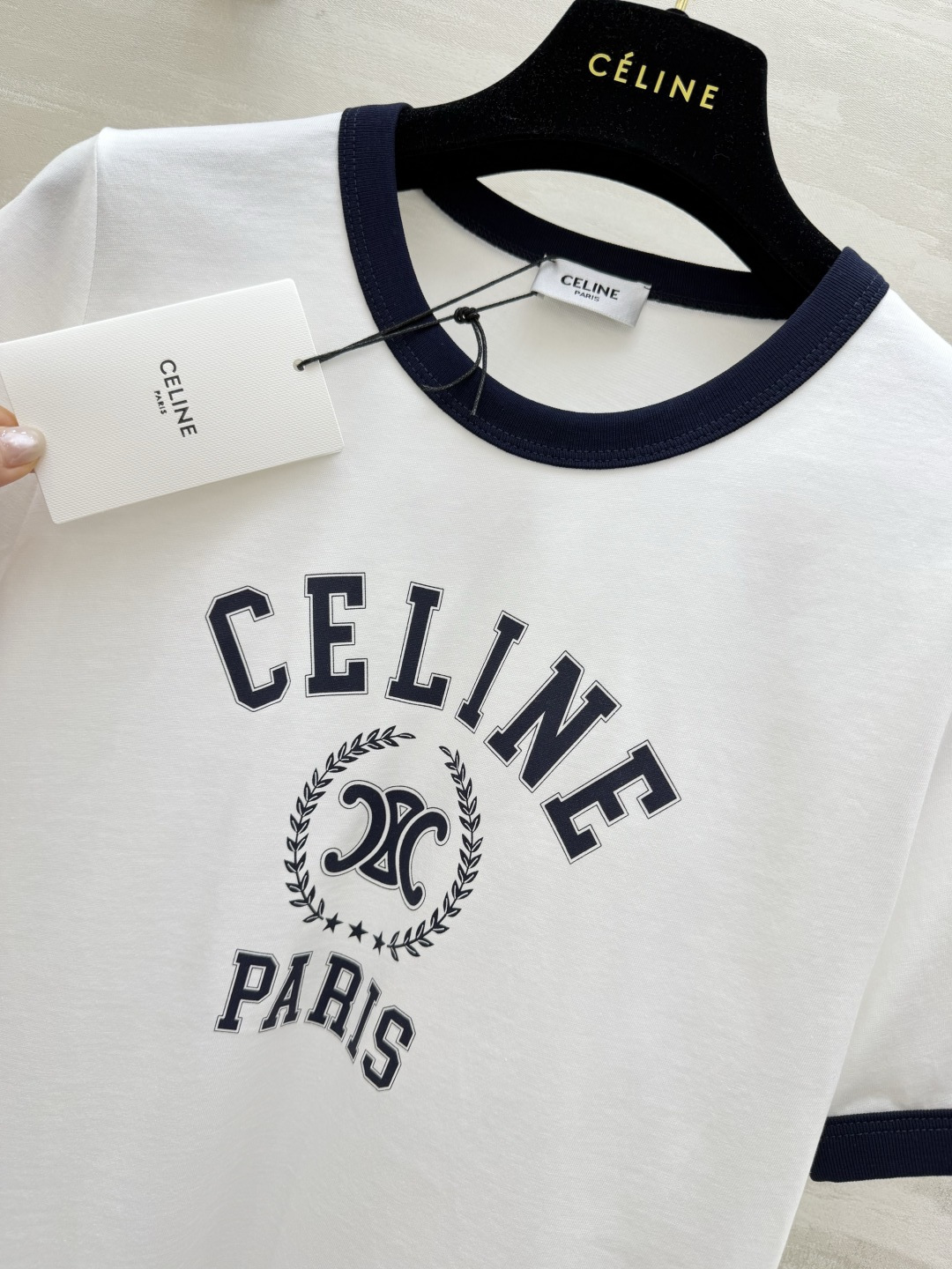 #Celin²⁶春夏新款 复古撞色T恤｜永不过时的法式经典 撞色包边勾勒利落线条 凯旋门印花低调又高级 