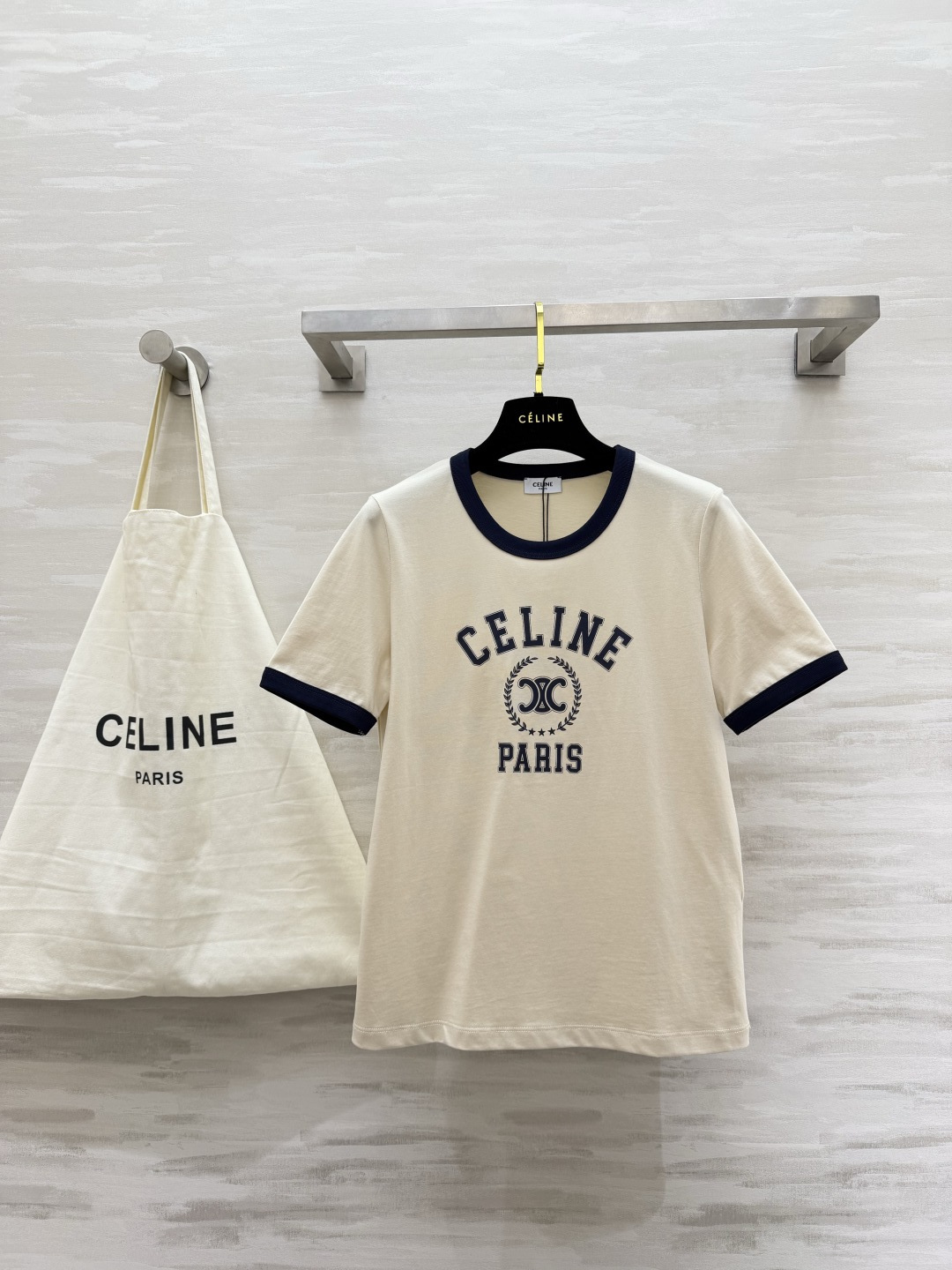 #Celin²⁶春夏新款 复古撞色T恤｜永不过时的法式经典 撞色包边勾勒利落线条 凯旋门印花低调又高级 