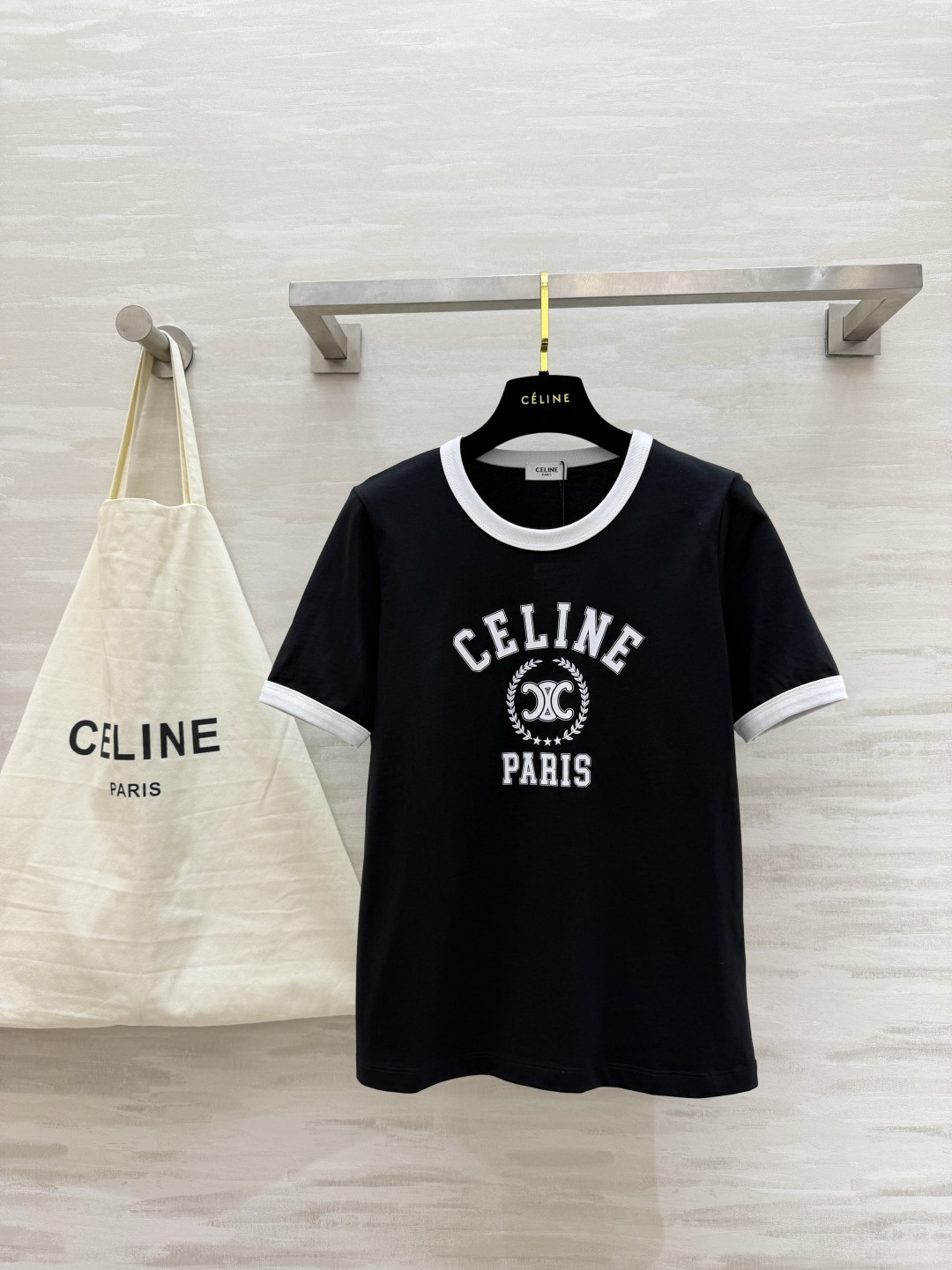 #Celin²⁶春夏新款 复古撞色T恤｜永不过时的法式经典 撞色包边勾勒利落线条 凯旋门印花低调又高级 