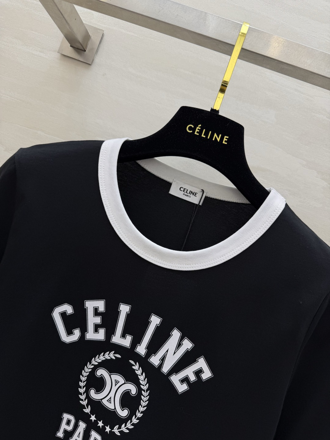 #Celin²⁶春夏新款 复古撞色T恤｜永不过时的法式经典 撞色包边勾勒利落线条 凯旋门印花低调又高级 