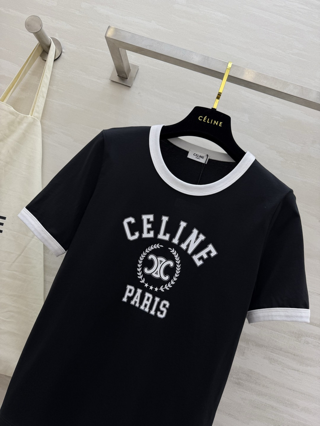 #Celin²⁶春夏新款 复古撞色T恤｜永不过时的法式经典 撞色包边勾勒利落线条 凯旋门印花低调又高级 