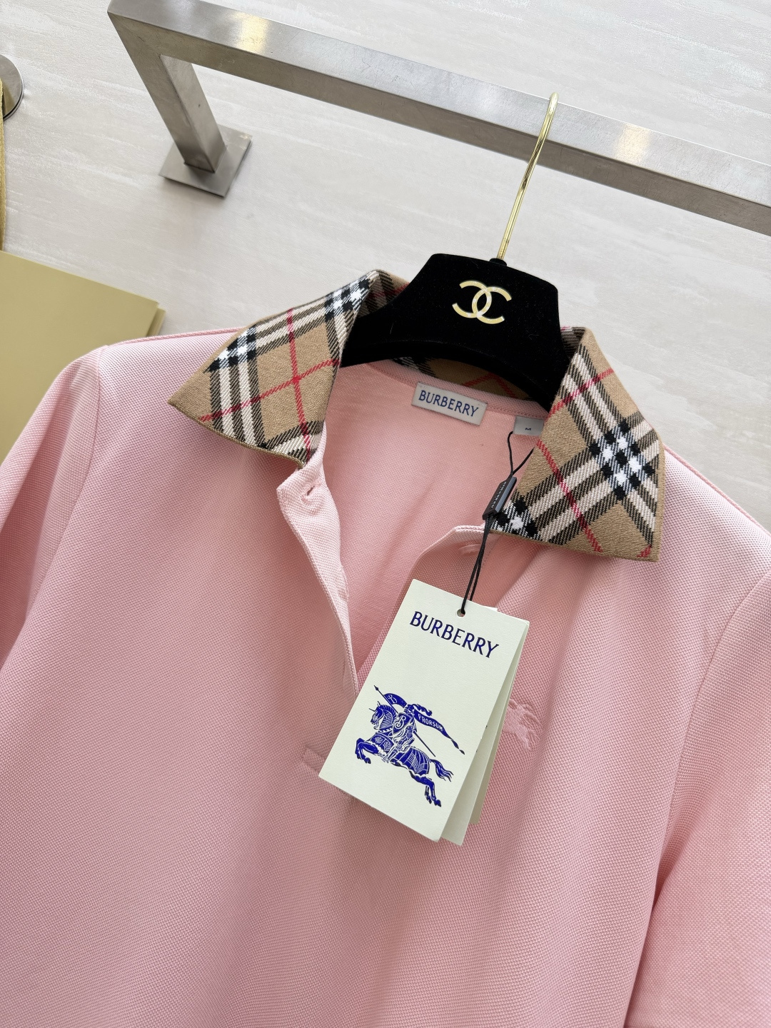 #Burberr♡²⁶春夏新款 翻领格纹polo短袖连衣裙 高品质 现货首发size：S/M/L/XL/