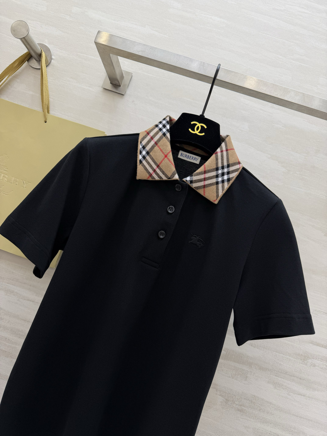 ▫️Burberr♡²⁶春夏新款▫️ 春夏的第一件Polo衫，被问爆了！▫️ 三色可选，承包你整个春天的