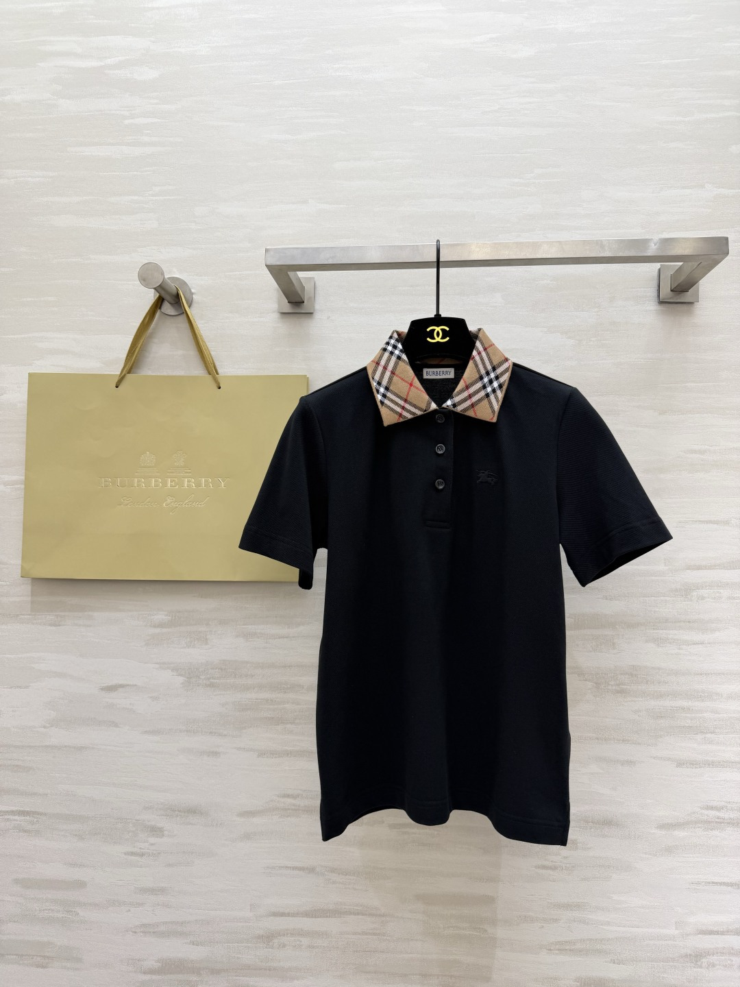 ▫️Burberr♡²⁶春夏新款▫️ 春夏的第一件Polo衫，被问爆了！▫️ 三色可选，承包你整个春天的