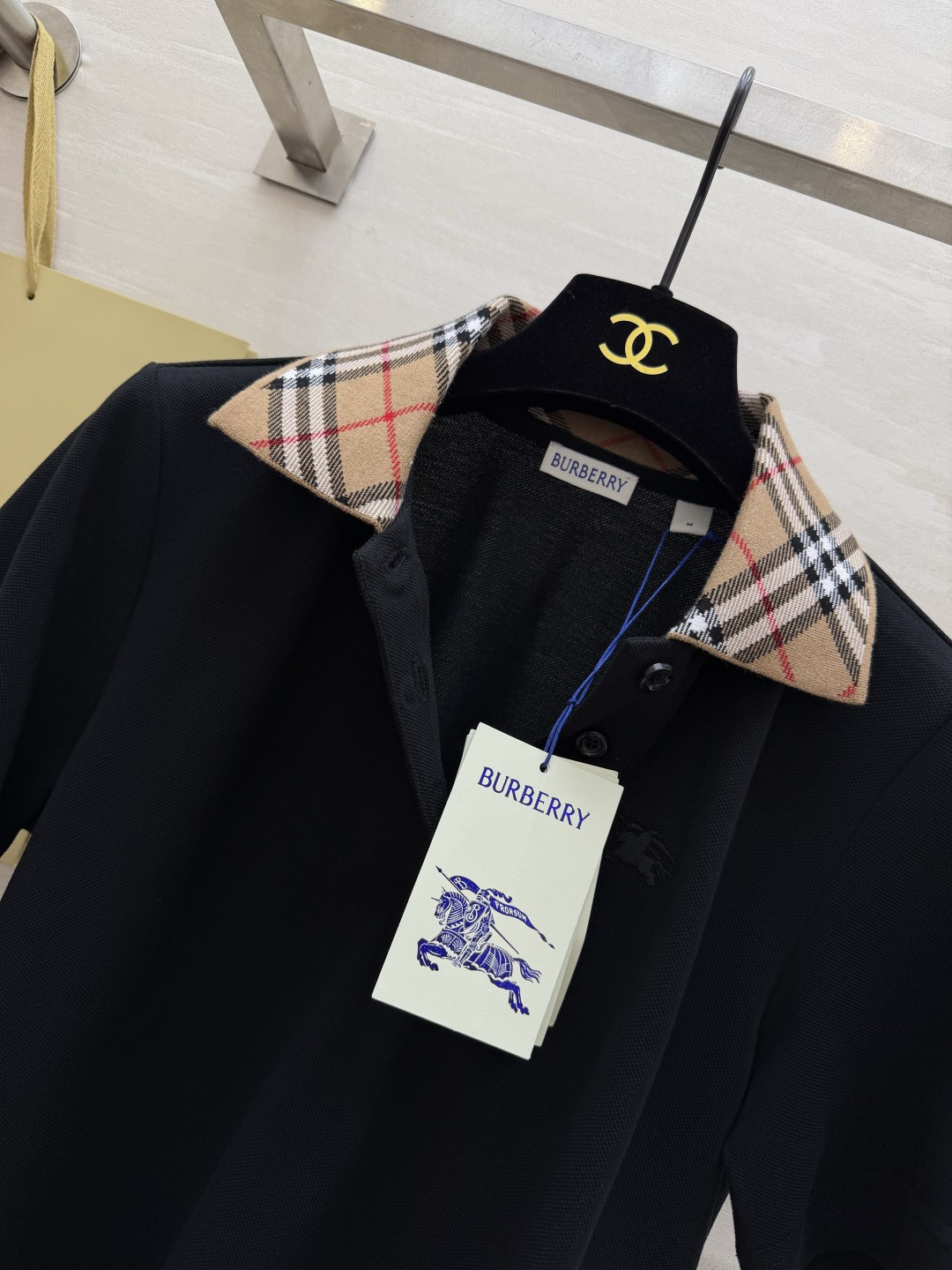 ▫️Burberr♡²⁶春夏新款▫️ 春夏的第一件Polo衫，被问爆了！▫️ 三色可选，承包你整个春天的