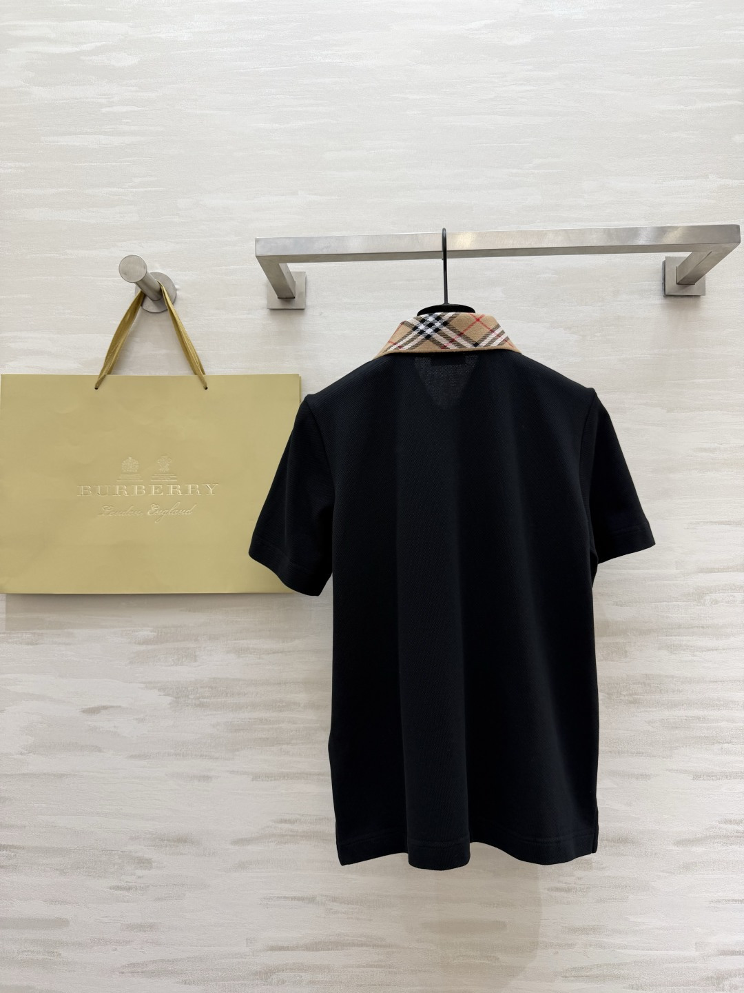 ▫️Burberr♡²⁶春夏新款▫️ 春夏的第一件Polo衫，被问爆了！▫️ 三色可选，承包你整个春天的