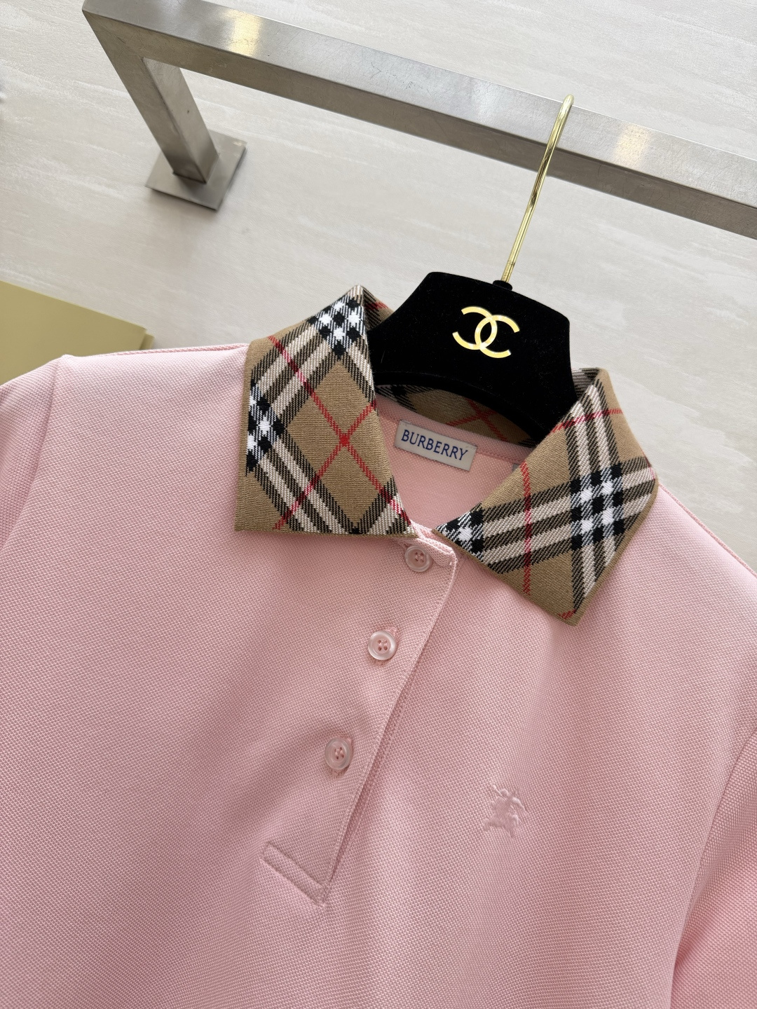 ▫️Burberr♡²⁶春夏新款▫️ 春夏的第一件Polo衫，被问爆了！▫️ 三色可选，承包你整个春天的