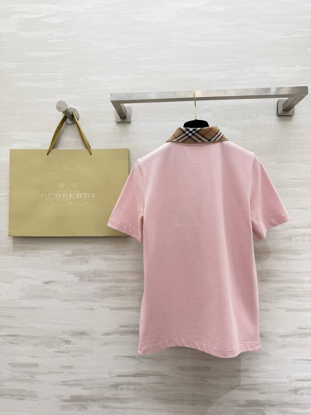 ▫️Burberr♡²⁶春夏新款▫️ 春夏的第一件Polo衫，被问爆了！▫️ 三色可选，承包你整个春天的