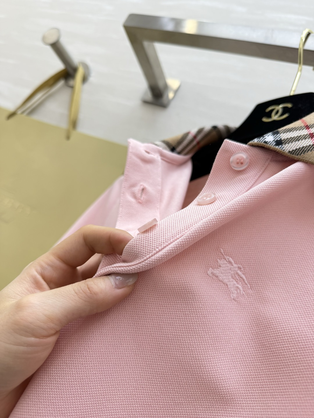 ▫️Burberr♡²⁶春夏新款▫️ 春夏的第一件Polo衫，被问爆了！▫️ 三色可选，承包你整个春天的