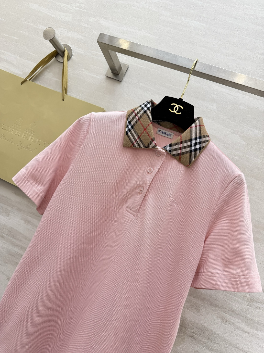 ▫️Burberr♡²⁶春夏新款▫️ 春夏的第一件Polo衫，被问爆了！▫️ 三色可选，承包你整个春天的