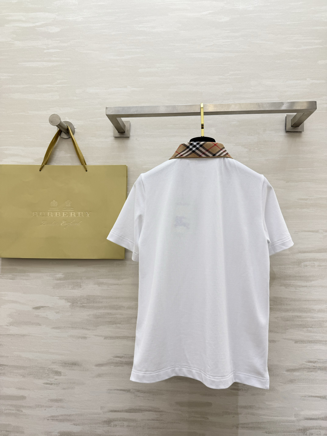 ▫️Burberr♡²⁶春夏新款▫️ 春夏的第一件Polo衫，被问爆了！▫️ 三色可选，承包你整个春天的