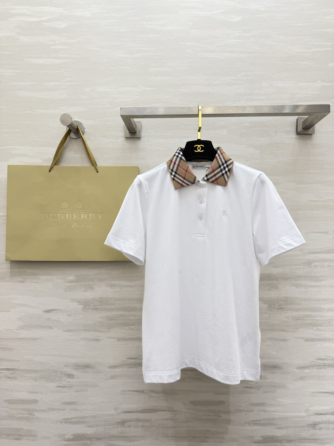 ▫️Burberr♡²⁶春夏新款▫️ 春夏的第一件Polo衫，被问爆了！▫️ 三色可选，承包你整个春天的