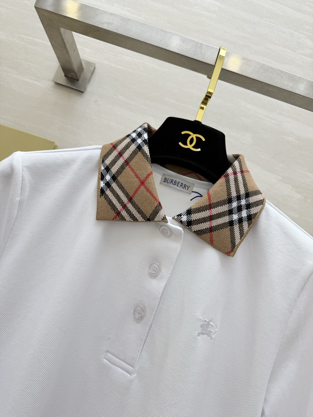 ▫️Burberr♡²⁶春夏新款▫️ 春夏的第一件Polo衫，被问爆了！▫️ 三色可选，承包你整个春天的