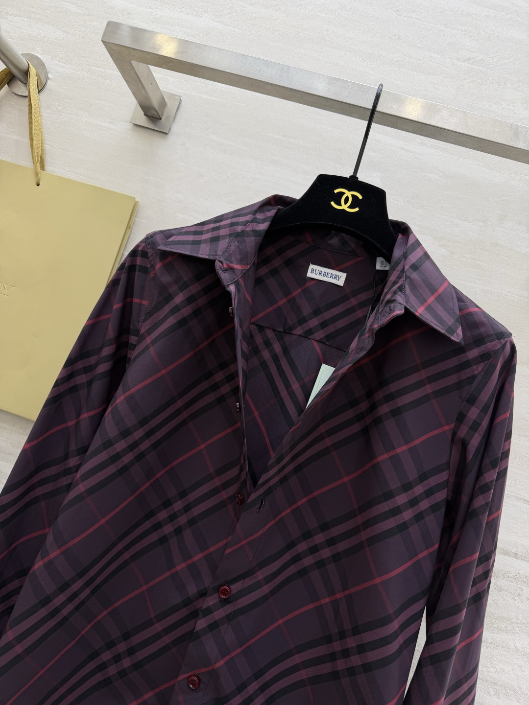 𝐁𝐮𝐫𝐛𝐞𝐫𝐫𝐲格纹衬衫｜人间种草机🌿Burberry格纹衬衫，真的是穿搭作弊器✔️不同配色+格纹 适配