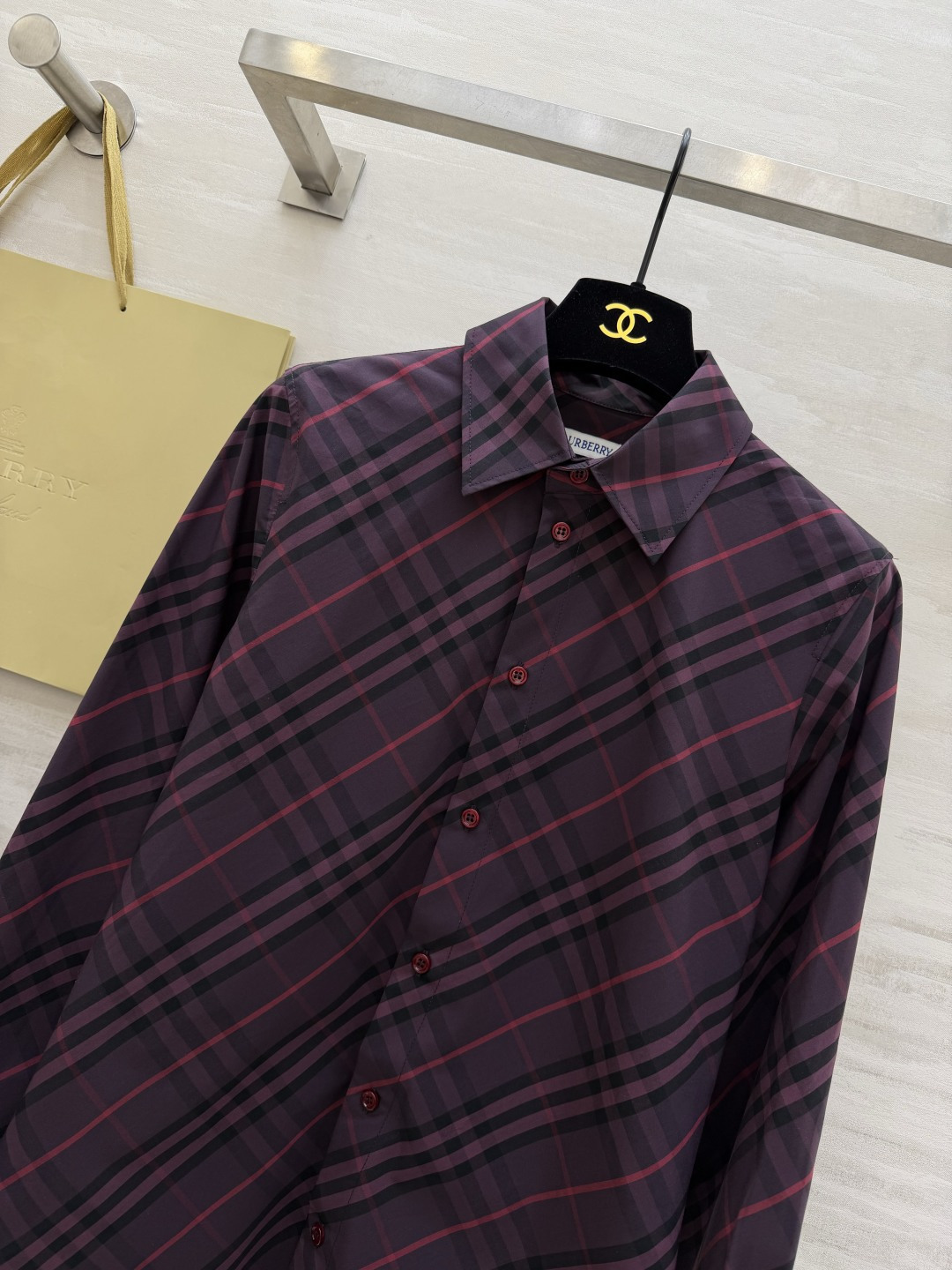 𝐁𝐮𝐫𝐛𝐞𝐫𝐫𝐲格纹衬衫｜人间种草机🌿Burberry格纹衬衫，真的是穿搭作弊器✔️不同配色+格纹 适配