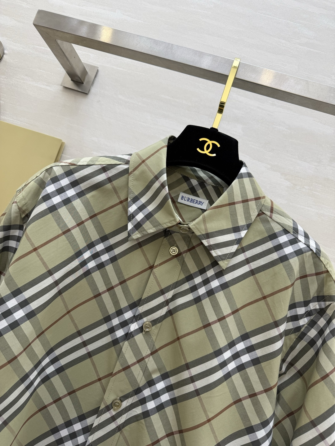 #Burberr♡²⁶春夏新款 男女同款 格纹衬衣 英伦格调 一眼沦陷 经典格纹自带复古滤镜 松弛感直接