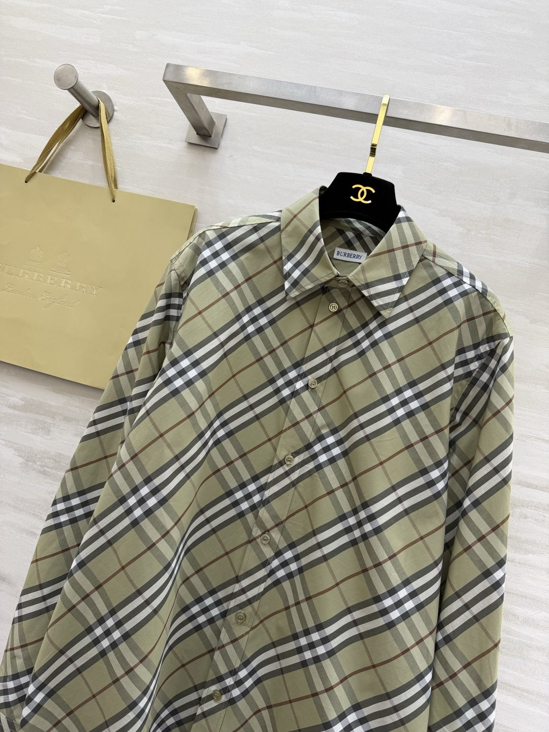 #Burberr♡²⁶春夏新款 男女同款 格纹衬衣 英伦格调 一眼沦陷 经典格纹自带复古滤镜 松弛感直接