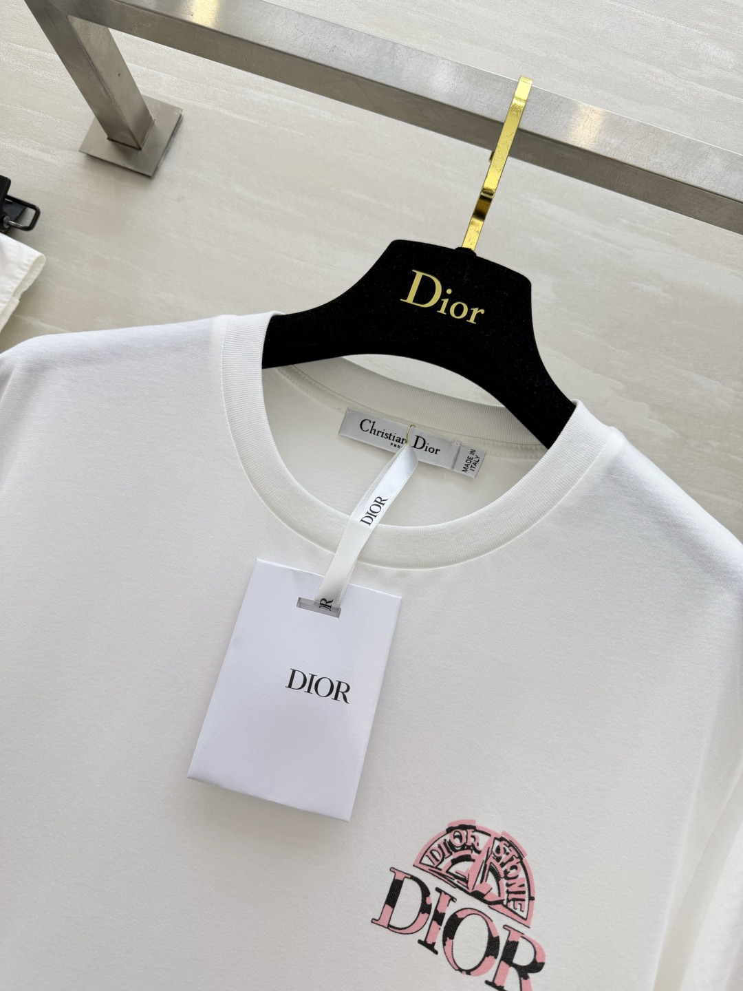 ✨ DIOR 限定美学｜把优雅穿在身上 ✨ 精致logo印花点缀极简T柔和亲肤纯棉面料，自带松弛贵气感粉