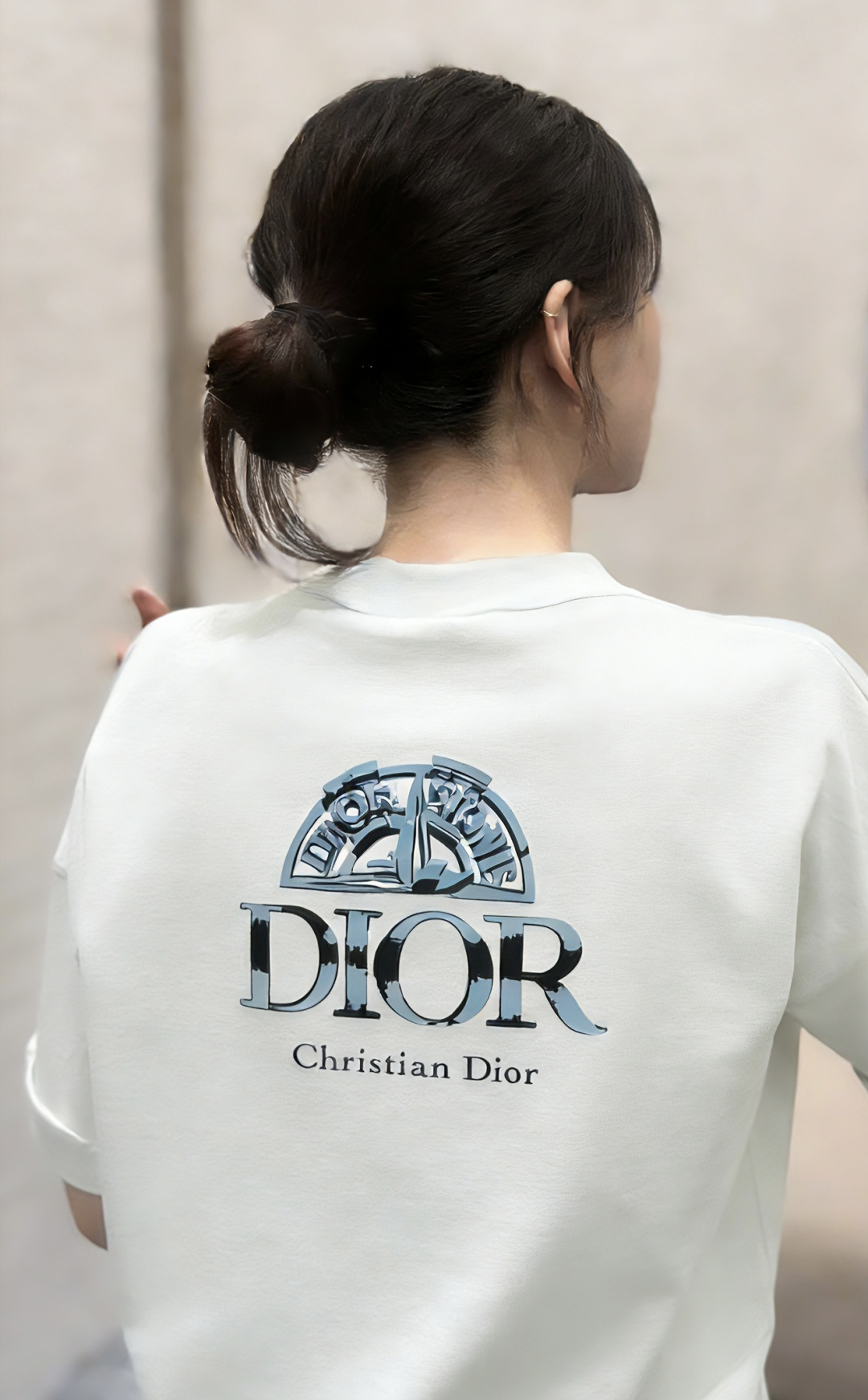 ✨ DIOR 限定美学｜把优雅穿在身上 ✨ 精致logo印花点缀极简T柔和亲肤纯棉面料，自带松弛贵气感粉