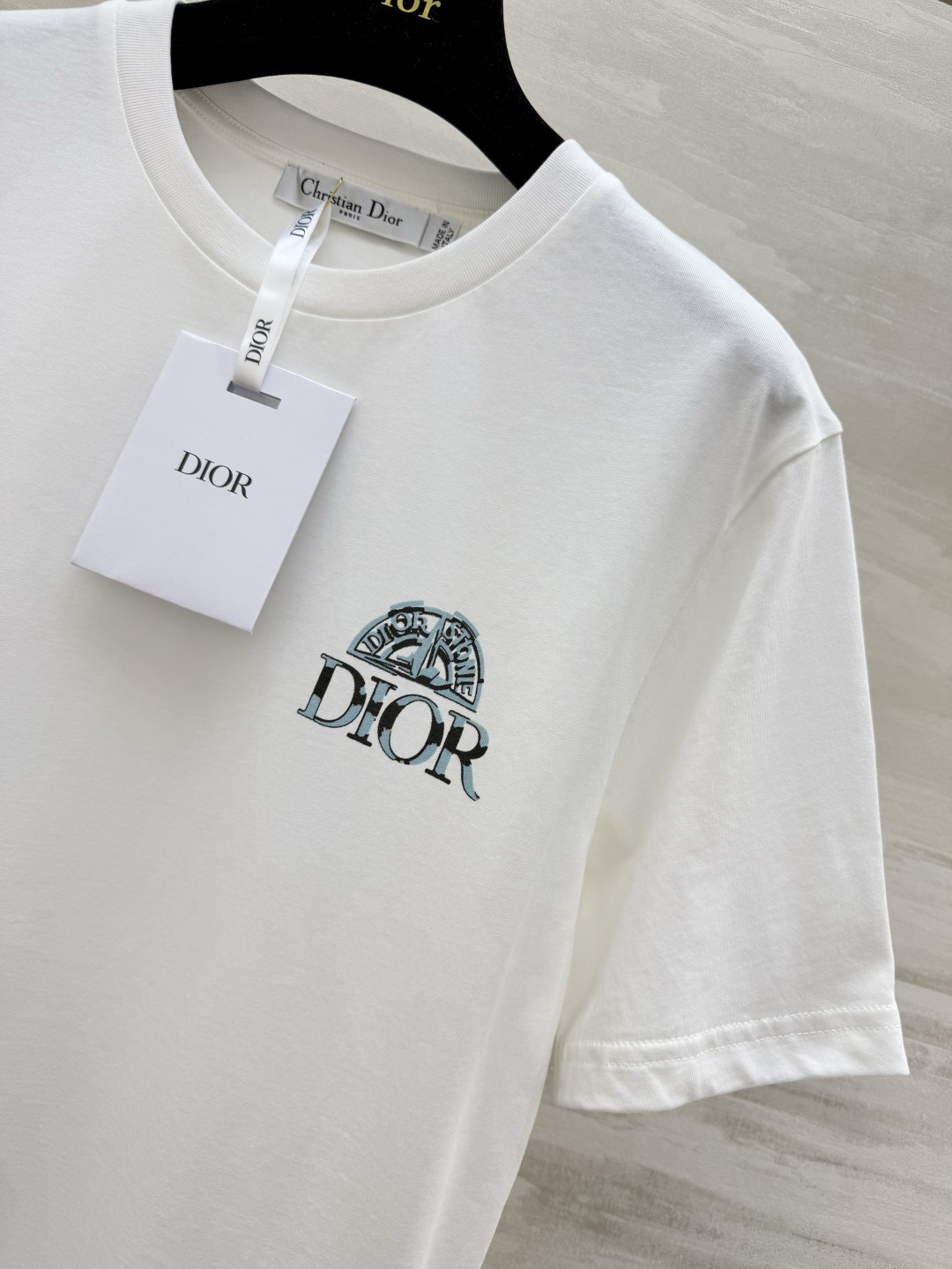 ✨ DIOR 限定美学｜把优雅穿在身上 ✨ 精致logo印花点缀极简T柔和亲肤纯棉面料，自带松弛贵气感粉