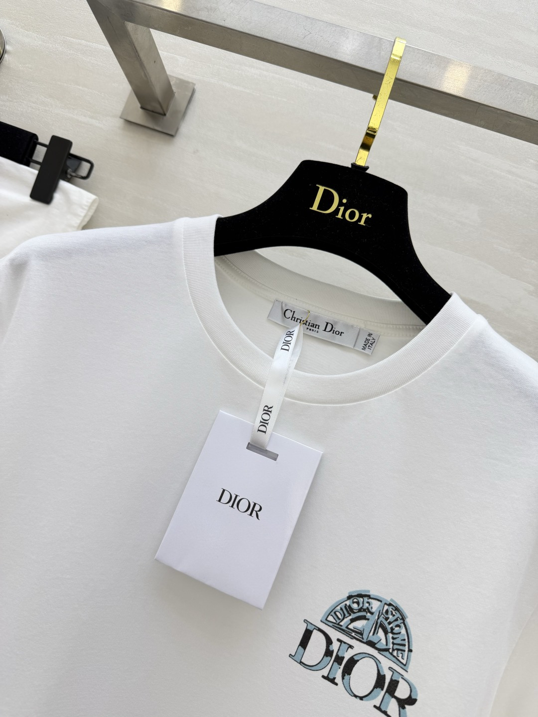 ✨ DIOR 限定美学｜把优雅穿在身上 ✨ 精致logo印花点缀极简T柔和亲肤纯棉面料，自带松弛贵气感粉