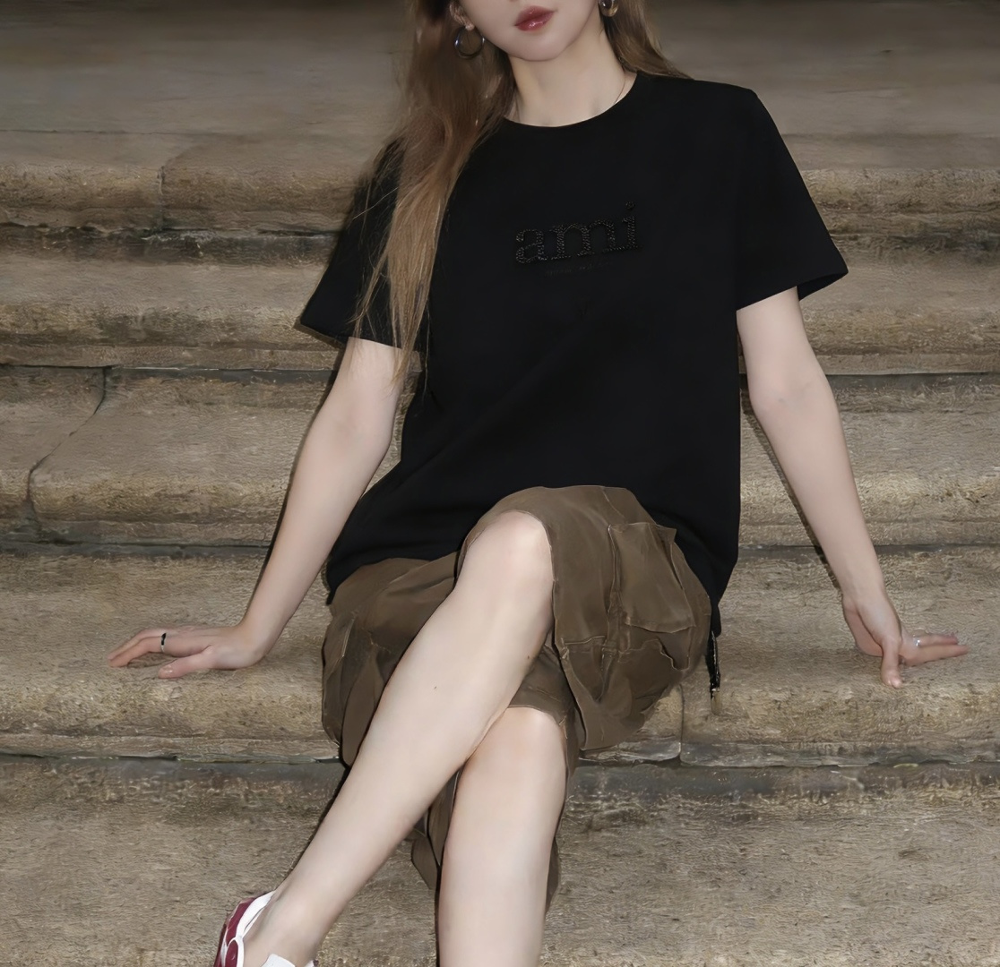 ✨ AMI 夏日调色盘已就位 ✨²⁶春夏新款 ami刺绣🪡钉珠短袖T恤白/黄/蓝/黑四色任选 基础款也能