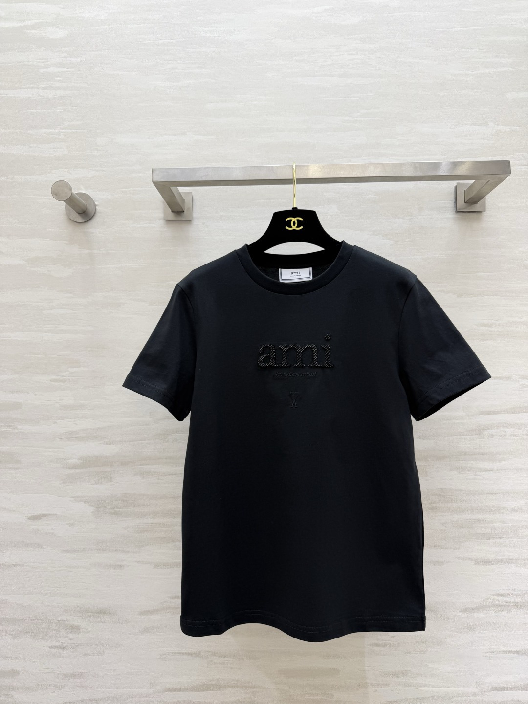 ✨ AMI 夏日调色盘已就位 ✨²⁶春夏新款 ami刺绣🪡钉珠短袖T恤白/黄/蓝/黑四色任选 基础款也能