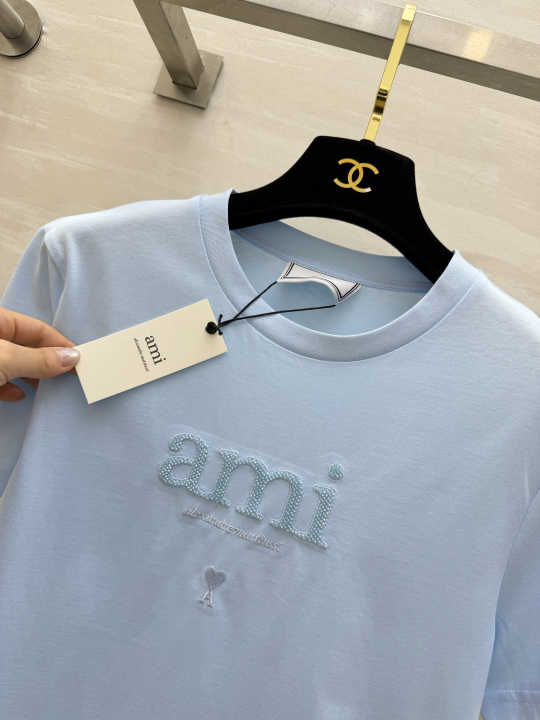 ✨ AMI 夏日调色盘已就位 ✨²⁶春夏新款 ami刺绣🪡钉珠短袖T恤白/黄/蓝/黑四色任选 基础款也能