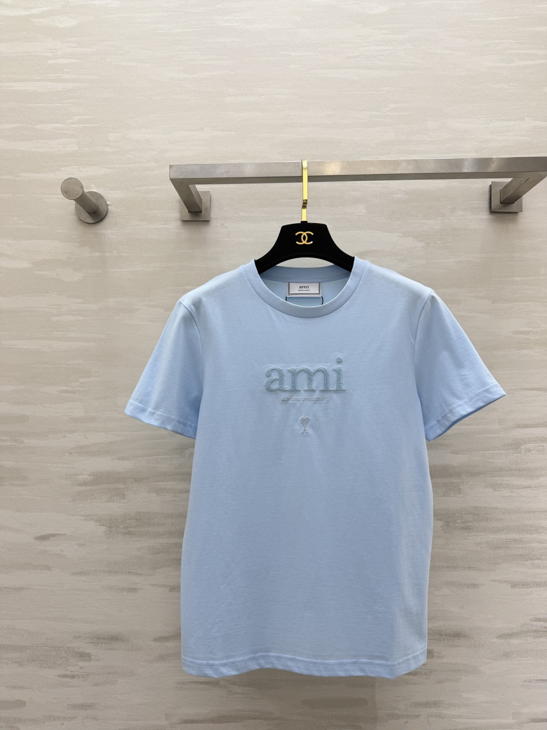 ✨ AMI 夏日调色盘已就位 ✨²⁶春夏新款 ami刺绣🪡钉珠短袖T恤白/黄/蓝/黑四色任选 基础款也能