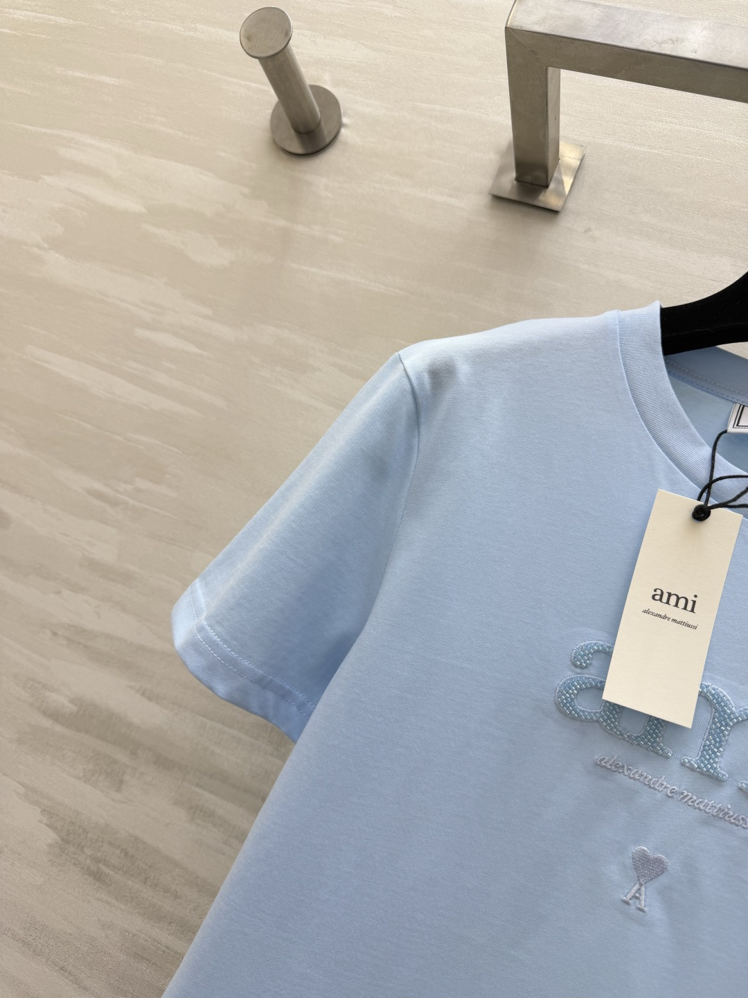 ✨ AMI 夏日调色盘已就位 ✨²⁶春夏新款 ami刺绣🪡钉珠短袖T恤白/黄/蓝/黑四色任选 基础款也能