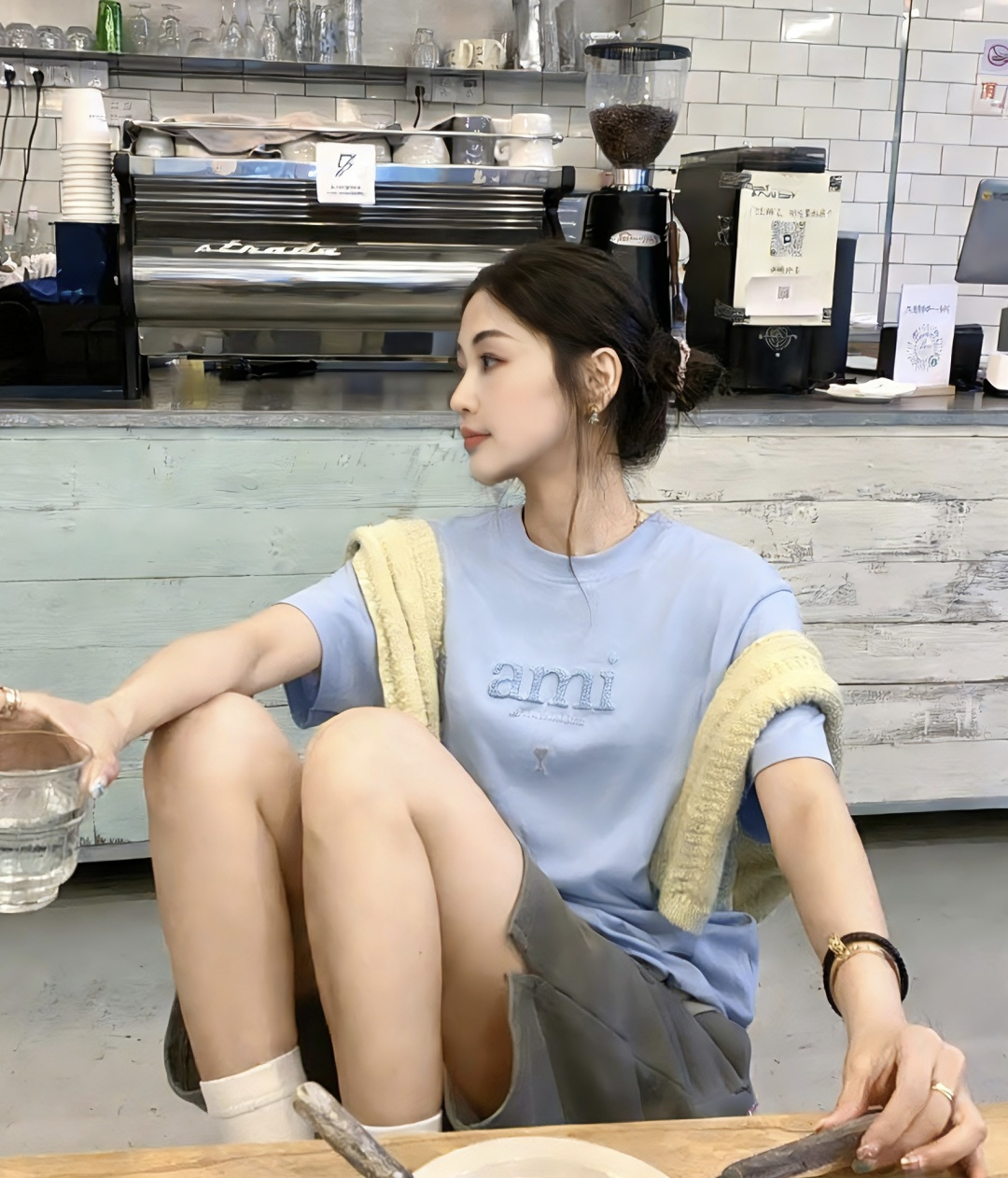 ✨ AMI 夏日调色盘已就位 ✨²⁶春夏新款 ami刺绣🪡钉珠短袖T恤白/黄/蓝/黑四色任选 基础款也能